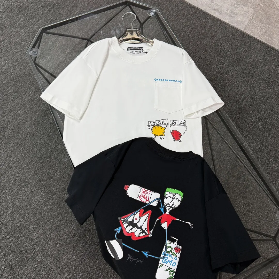 P180 Chrome Hearts Chrome Hearts 25 high-end versions. The fabric is made of 300 grams of high-density pure cotton. It does not deform or shrink. It has three labels. It is the same style for men and women. Technology: suede foaming + digital printing. Color: white, black. SIZE: S-XL.